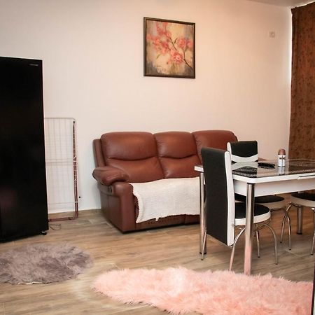 Apartament Capitala Militari Roşu Zewnętrze zdjęcie